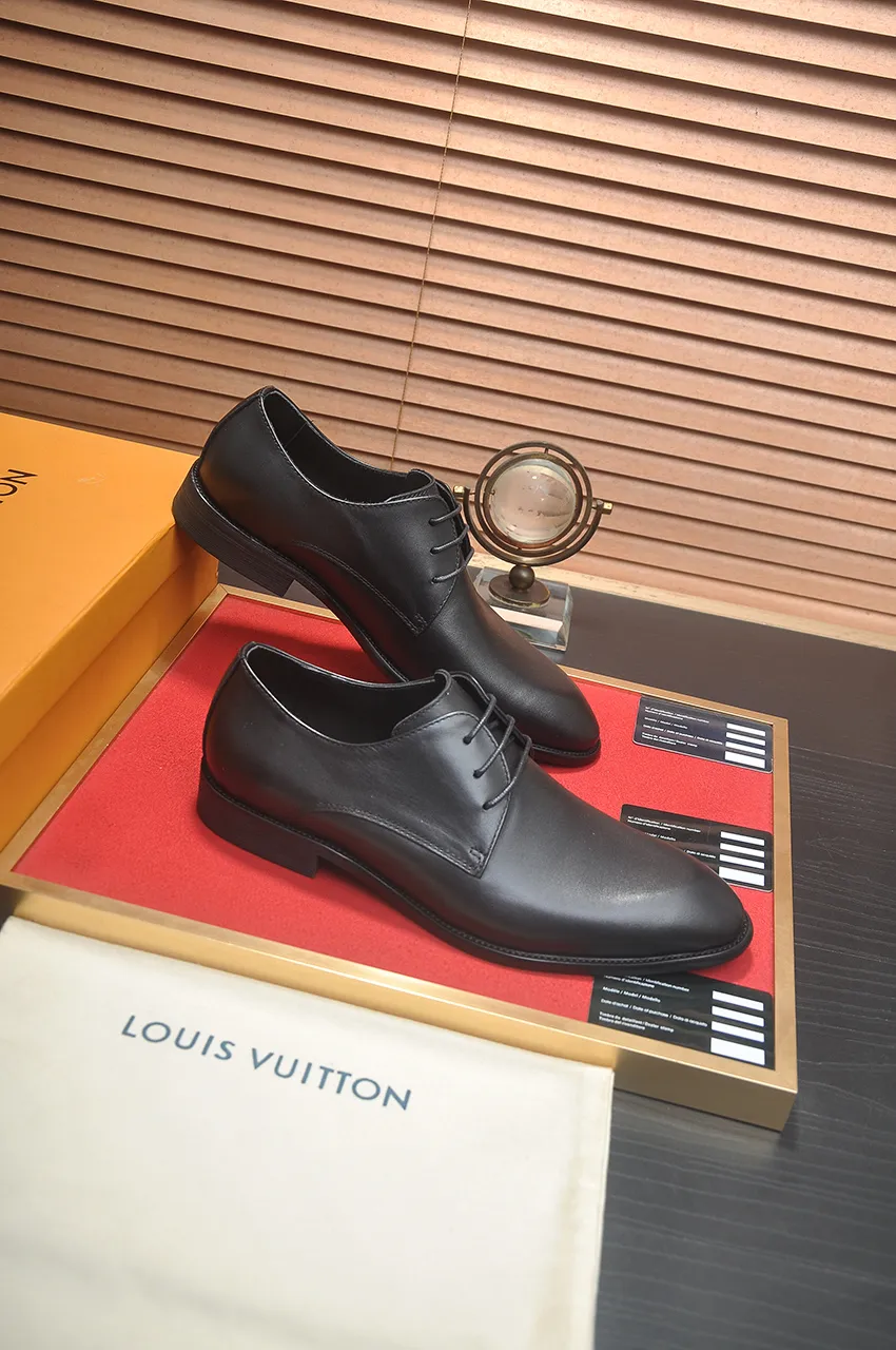 Men's men's shoes 💰540💶 [LV] (original single cowhide lining) 🍀LV's latest genuine leather business suit shoes are launched simultaneously on the official website. The first-layer cowhide imported from Italy is made of heavy gold, 💥official website 1:1 rubber outsole. Versatile to wear, high-end without losing class, and the color combination is extraordinary. This four-season style is alluring when worn on your feet, showing off your big-name flair. Standard code 38-45 (45 customized)